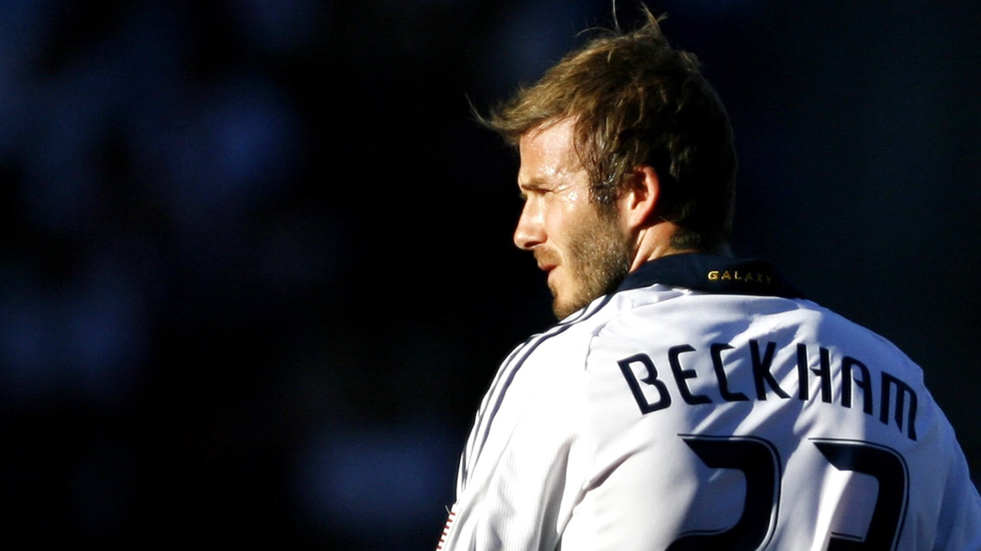 尼斯后防密集站位减少失误空间